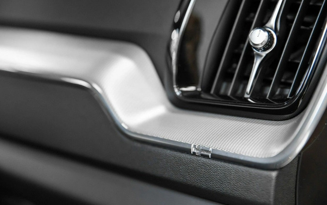 Volvo XC 60 cena 153500 przebieg: 66593, rok produkcji 2018 z Grójec małe 781